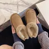 Zapatos de Algodón Esponjoso Persona Pequeña Invierno Calidez 2026 Nuevo Engrosados Suela Gruesa Botas de Nieve Mujer Noreste Más Terciopelo Botas Cortas Grande