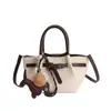 Bolsa Tote Simples de Grande Capacidade para Axila Feminina 2025 Inverno Nova Bolsa de Mão de Alta Qualidade de Nicho para o Dia a Dia Bolsa de Ombro