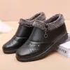 Zapatos de madre zapatos acolchados de algodón forrados de felpa invierno planos antideslizantes cálidos zapatos de cuero de caña baja para señoras mayores y mujeres de mediana edad