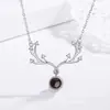 Yilu Youyou Nuevo Collar de Proyección Navideña Cadena para Clavícula de Reno Entrega Directa de Fábrica