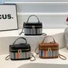 2026 Verão Nova Moda Alta Qualidade Textura Bloqueio de Cores Tecido Tendência Patchwork Versátil Ombro Único Transversal Bolsa de Mão Caixa