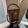 Bolso Auténtico de Alta Gama de Marca Reconocida para Mujer 2021 Nueva Moda Retro Bolso de Hombro Presbópico Bolso Cruzado Tipo Cubo de Gran Capacidad