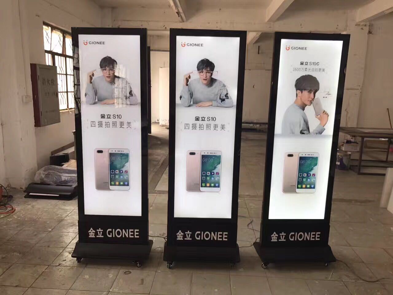 磁吸立式移动灯箱3