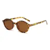 Nuevas Gafas de Sol Ovaladas de Lente Plana Estilo Retro con Remaches de Moda Atractivas para Mujer Mismo Estilo que las Celebridades de Internet Gafas de Sol Personalizadas