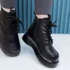 Botas de neve de couro macio, botas femininas de algodão, novo estilo de inverno 2026, forradas com fleece e espessadas para aquecimento, botas Martin, botas curtas, sapatos de algodão antiderrapantes