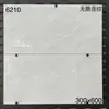 Azulejos de Porcelana Brillante Foshan 300X600 Azulejos de Pared Gris Cemento Azulejos de Ingeniería para Piso Resistentes al Desgaste Antideslizantes Esmalte Brillante