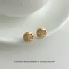 Pendientes de botón redondos de diamante de diseño de nicho de alta gama versátiles de moda francesa de lujo ligero, pendientes exquisitos para mujer