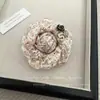 Vento fragrante de primavera ~ Broche de camélia retrô para terno feminino, lapela, pino de lapela, acessórios para suéter de alta qualidade de outono e inverno