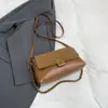 2025 Nuevo Otoño e Invierno Retro Bolso Mate Femenino Lindo Popular Bolso Cruzado Súper Popular Bolso Cuadrado Pequeño de un Solo Hombro para el Brazo