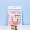 Garfos Descartáveis de Frutas em Garrafa 50 Peças Plástico Garfinhos de Frutas de Dois Dentes Criativos Pequenos Garfos de Sobremesa para Crianças Portátil Doméstico
