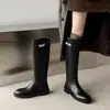 Botas de blogger estilo caballero de hebilla británica, piel plena, invierno 2026, tacón bajo grueso, punta redonda, piel genuina, caña alta angulada, para mujer