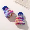 Atmosfera de Outono e Inverno Chapéu Pequeno de Lã Colorido Tricotado com Bola de Pelo Acessórios Decorativos DIY para Bonecas Bonecos Animais
