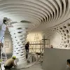 Columnas artísticas GRG huecas en espiral, paredes curvas con textura de remolino para galerías de arte, componentes de escultura irregulares hechos a medida