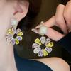 Pendientes de flores con diamantes de imitación de colores vibrantes y súper llamativos para mujer, nuevos y elegantes pendientes de moda de 2024, diseño de nicho con sentido