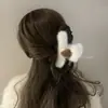 Presilha de Coração de Pelúcia Extra Grande Outono e Inverno Parte de Trás da Cabeça Presilha de Cabelo Peluda de Alta Qualidade Presilha Elegante de Tubarão Acessório de Cabeça para Mulheres