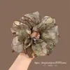 Goma para el pelo estilo coreano de lujo ligero en color verde y café con estampado floral, Cinchuelo de moda de alta gama para la parte trasera de la cabeza