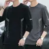 Camiseta masculina de manga comprida, oversized e de corte solto, perfeita como camada base para o outono, com estampas da moda e cores lisas, versátil e estilosa