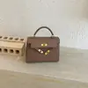 Bolsa quadrada pequena para mulheres, nova coleção 2026, bolsa de ombro de alta qualidade, bolsa de mão versátil, bolsa leve de luxo para o dia a dia, estilo bolsa Kelly