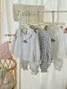 8369 Conjunto de Pijama Feminino com Forro de Fleece para o Inverno, Estilo Novo, Estampa Contínua, Padrão Floral Quente, Conjunto de Duas Peças Estilo Coreano