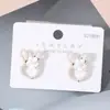 Pendientes de botón de aleación con cabeza de conejo de dibujos animados dulces y lindos estilo coreano con cuentas de arroz, pendientes simples, frescos y versátiles