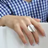 Nuevo anillo de niebla cepillado de forma especial exagerada francesa retro, anillo de dedo índice femenino, joyería de acero de titanio, venta al por mayor de fábrica