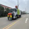 Caminhão Varredor Tianjin de 16 Toneladas com Dispositivo de Limpeza de Guard-rail, Caminhão de Limpeza de Obra Rodoviária, Varredor de Rua Úmido e Seco