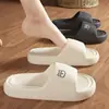 Chinelos femininos para casa para todas as estações, para usar em ambientes internos, antiderrapantes, silenciosos, resistentes a odores, sandálias masculinas de sola macia para banheiro de casal, banho