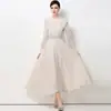 Foto Real do Novo Vestido Longo Elegante de Manga Longa com Babados, Gola Alta e Cinto, Estilo Retrô