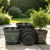 Maceta de lujo ligera con relieve para uso doméstico, especializada para plantas verdes, hecha de resina engrosada con múltiples agujeros de drenaje, promueve el crecimiento de las raíces, es transpirable y previene la pudrición de las raíces.
