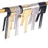 Percha de madera maciza al por mayor gancho de metal accesorios níquel perlado negro mate oro imitación plata gancho especial para tienda de ropa