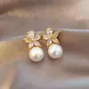 """Flor de Gardenia" Nuevos Florales Dulces Franceses Suaves Nuevo Diseño de Pendientes de Perla Accesorios de Oreja Simples y Delicados"""