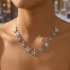Meias de Natal, pulseiras, colares de floco de neve com sino cravejados de diamantes, estilo luxo moderno, para a atmosfera de sessões de fotos de Natal transfronteiriças europeias e americanas