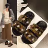 Pantuflas de felpa peludas para el hogar con pedrería, pantuflas planas populares con estampado de leopardo, moda 2026 nuevo estilo otoño e invierno