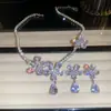 Conjunto de Brincos Quadrados Cravejados de Diamante e Colar de Duas Peças, Fashion, Leve, Colar Luxuoso e de Alta Qualidade, Conjunto de Joias Elegante e Versátil
