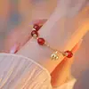 2026 Nuevo Modelo Ins Xiaohongshu Diseño de Nicho Pulsera de Amistad con Colgante de Campana Dorada Estilo Chino para Mujeres