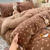 Juego de colcha de cuatro piezas de terciopelo de leche y terciopelo de frijol, fresco y simple, funda de edredón gruesa cálida de invierno, juego de tres piezas para dormitorios de estudiantes
