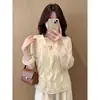 Camisa melad marrón con cuello en V fruncido y mangas raglán para mujer, nuevo estilo principios de otoño 2026 con mangas acampanadas