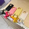 Estojo Perfurado com Cordão de Dachshund de Bolinhas para iPhone 16, Capa Macia com Padrão de Couro de Filhote para Apple 17/13