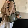 Bolsa Grande de Nova Moda Super Quente para Mulheres Versátil de Ombro Único Elegante Couro Encerado Oleado Moda Casual Outono/Inverno 2026