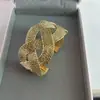 Pulsera Abierta Trenzada en Oro de Venta Caliente Transfronteriza Europea y Americana, Lujo Ligero, Sensación de Alta Gama, Versión Ancha, Joyería Geométrica de Moda para Mujeres