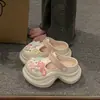 Zapatos de Agujeros con Dibujos de Estrellas Lindos para Mujer Verano 2025 Nuevo Calzado de Exterior Sandalias Tipo Zueco de Suela Gruesa de Doble Uso Modernas