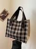 Bolsa de almoço feminina de alta qualidade Sense Small Crowd 2024, bolsa de almoço feminina estilo japonês, bolsa de ombro versátil e elegante para meninas