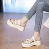 Pantuflas Suaves de Dos Vías Negras con Suela Blanda para Uso en Exteriores, Sandalias Casuales Cómodas y Versátiles con Suela Gruesa para Mujer, Nuevo Modelo Verano 2026