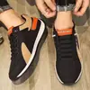 Novos Sapatos Casuais Confortáveis Versáteis Masculinos para Primavera e Outono de 2026, Tênis Modernos Color-Blocking para Homens Jovens e de Meia-Idade, Tênis de Skate para Estudantes
