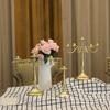Celebración de bodas en hoteles estadounidenses Restaurante occidental Cena a la luz de las velas Candelabro Adornos de mesa Uno o cinco candelabros de hierro