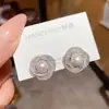 Pendientes de Circonita Micro-incrustada Estilo Lujo Ligero Huecos con Perlas Estilo Celebridad Elegantes Aretes de Flor Moda Sencilla Joyería para la Oreja