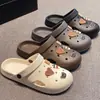 Zuecos cerrados para mujer para uso en casa, pantuflas antideslizantes para baño para bañarse en verano, de suela blanda, ligeros, se pueden usar afuera, pantuflas para hombre