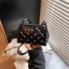 Bolsa de Concha Moda Coreana Transfronteiriça para Mulheres Verão 2026 Novo Estilo Bolsa de Ombro Moda Strass Bordado Acolchoado Bolsa Transversal