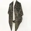 Novo Estilo de Lenço de Seda com Estilo Old Money, Padrão Zebra Preto e Branco, Sensação Vintage de Luxo, Lenço Longo, Xale Versátil para Mulheres