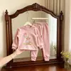 Nuevo conjunto de ropa de estar de forro polar estilo coreano para niños, atuendo de otoño para niñas, ropa interior térmica y pantalones de otoño, ropa infantil al por mayor